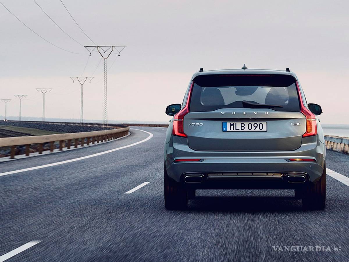 $!El Volvo XC90 se actualiza para ser más eficiente, más seguro y conectado