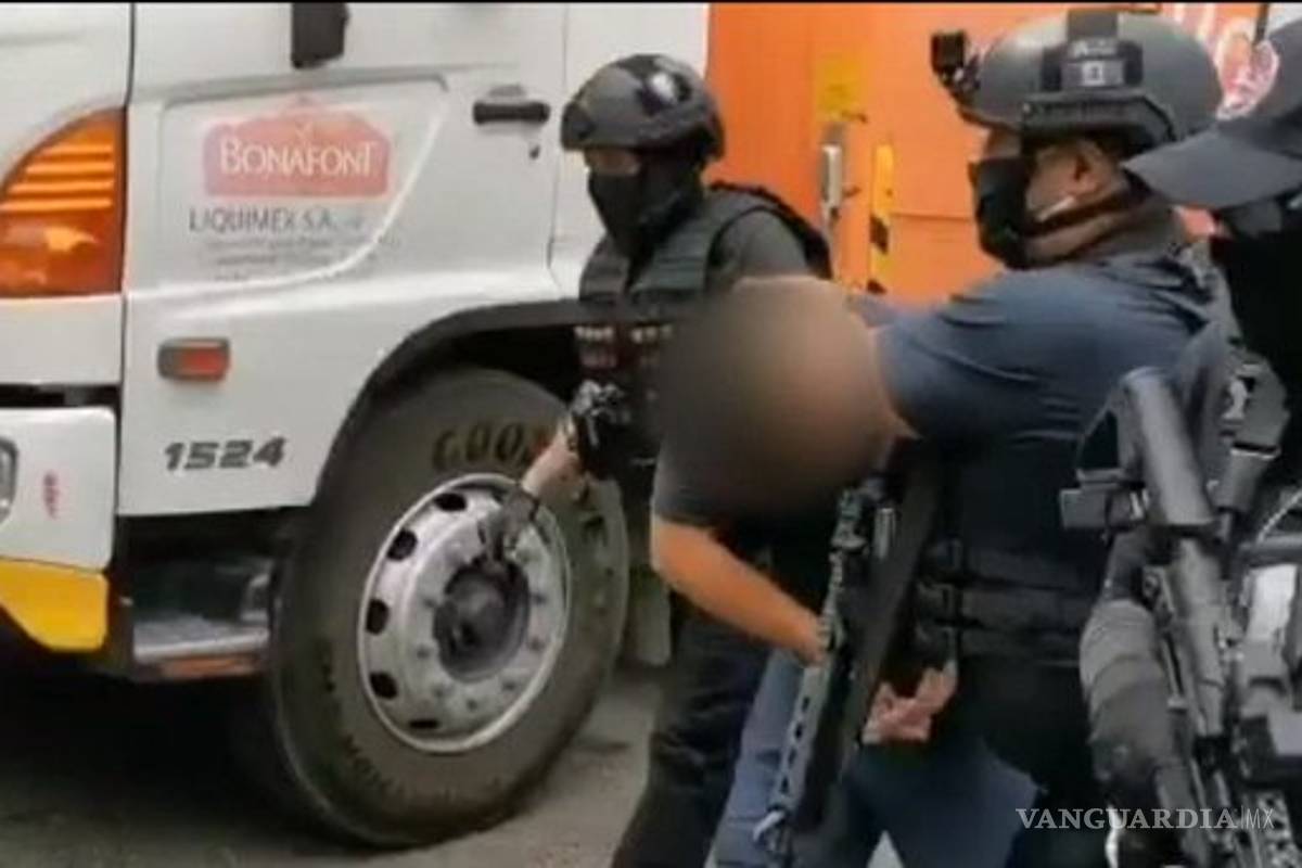 Cuatro agentes de la FGR detenidos por robo con violencia