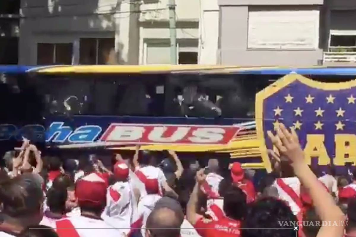 Atacan con gas pimienta a jugadores de Boca antes de final de la Copa Libertadores contra River