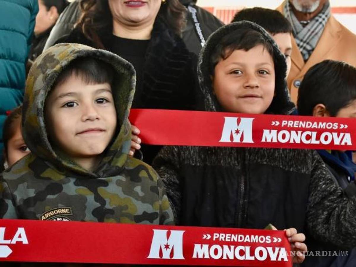 $!Alumnos del turno matutino de la primaria disfrutando del nuevo espacio escolar.