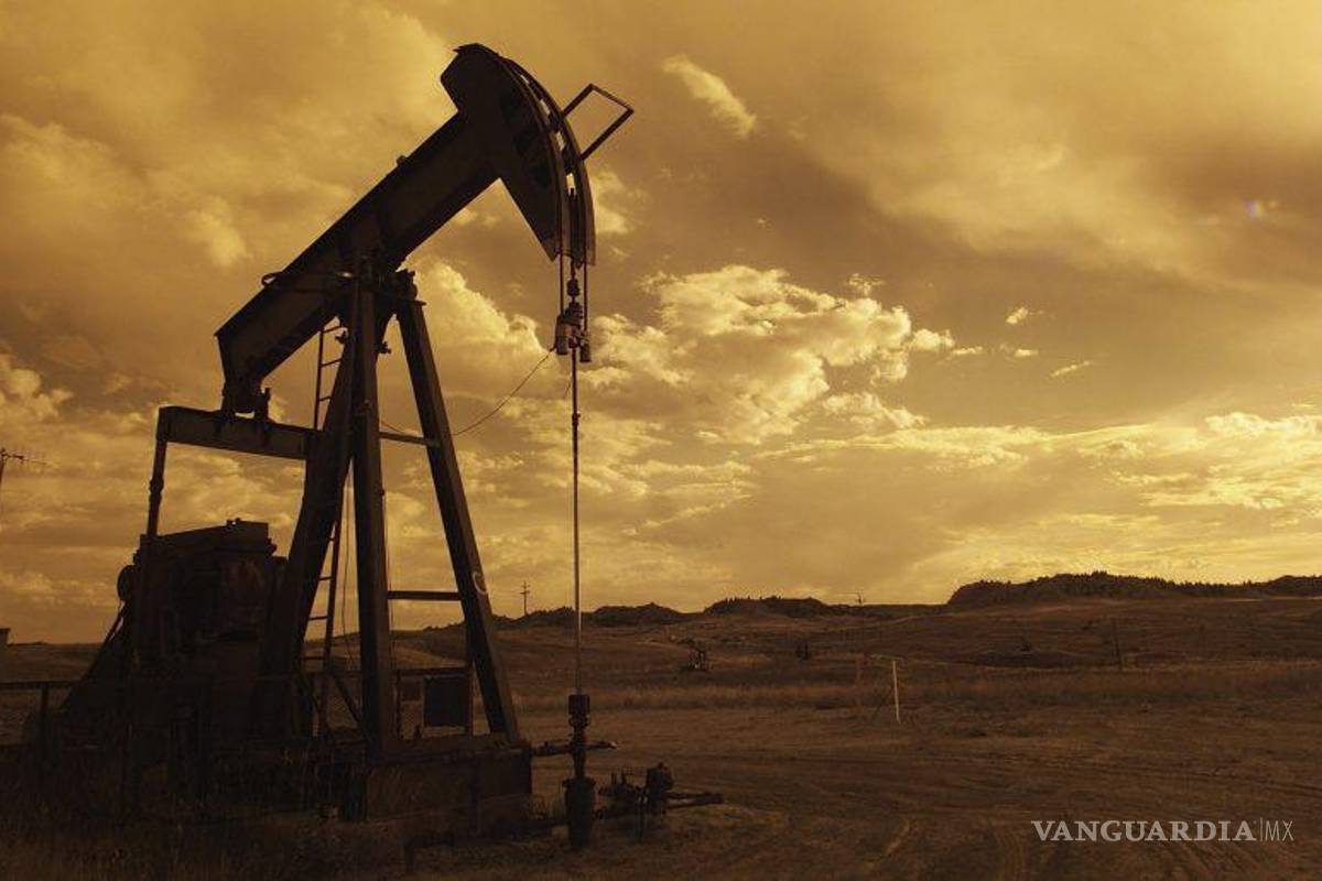 Alcanzan precios del petróleo mínimos no vistos desde 2021; preocupa crisis bancaria