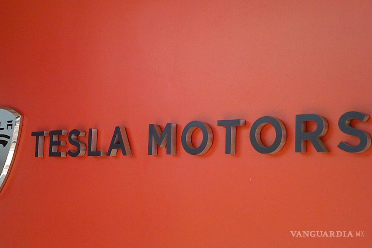 Tesla ya prepara un autobús y un camión eléctrico: Elon Musk