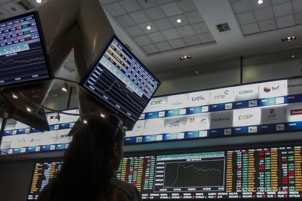Bolsa de Brasil cierra arriba de las 100,000 unidades primera vez en su historia