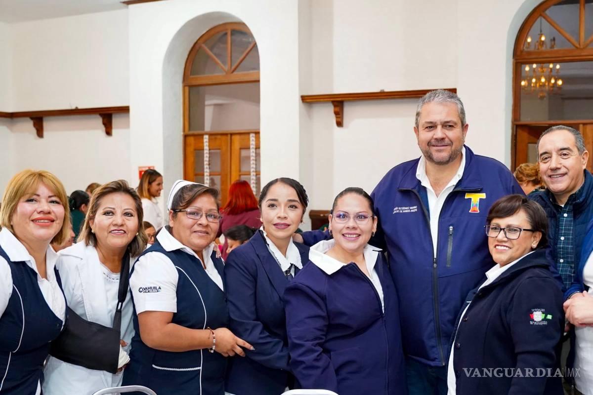 $!Autoridades municipales y estatales encabezaron la conmemoración del Día de la Enfermera y el Enfermero en Ramos Arizpe.