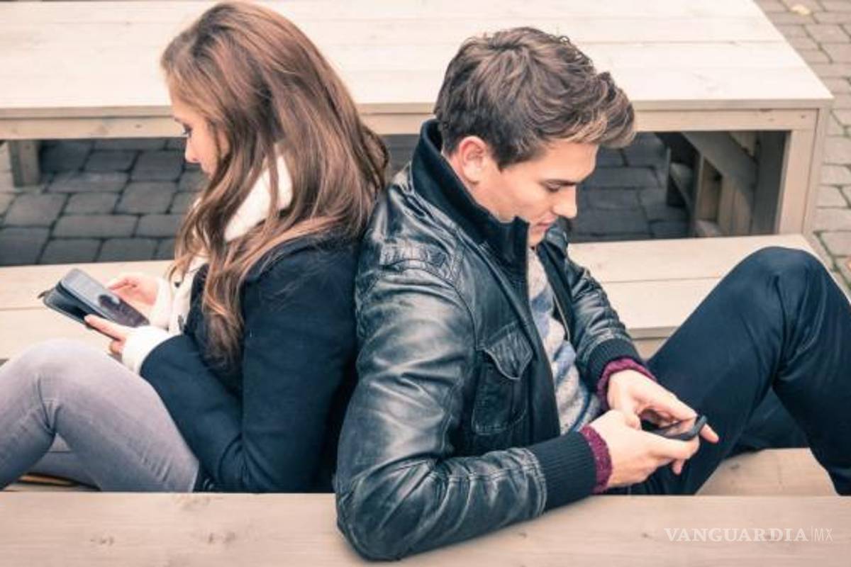 Mientras más se &quot;whatsapee&quot; una pareja, menos saludable es su relación: Estudio
