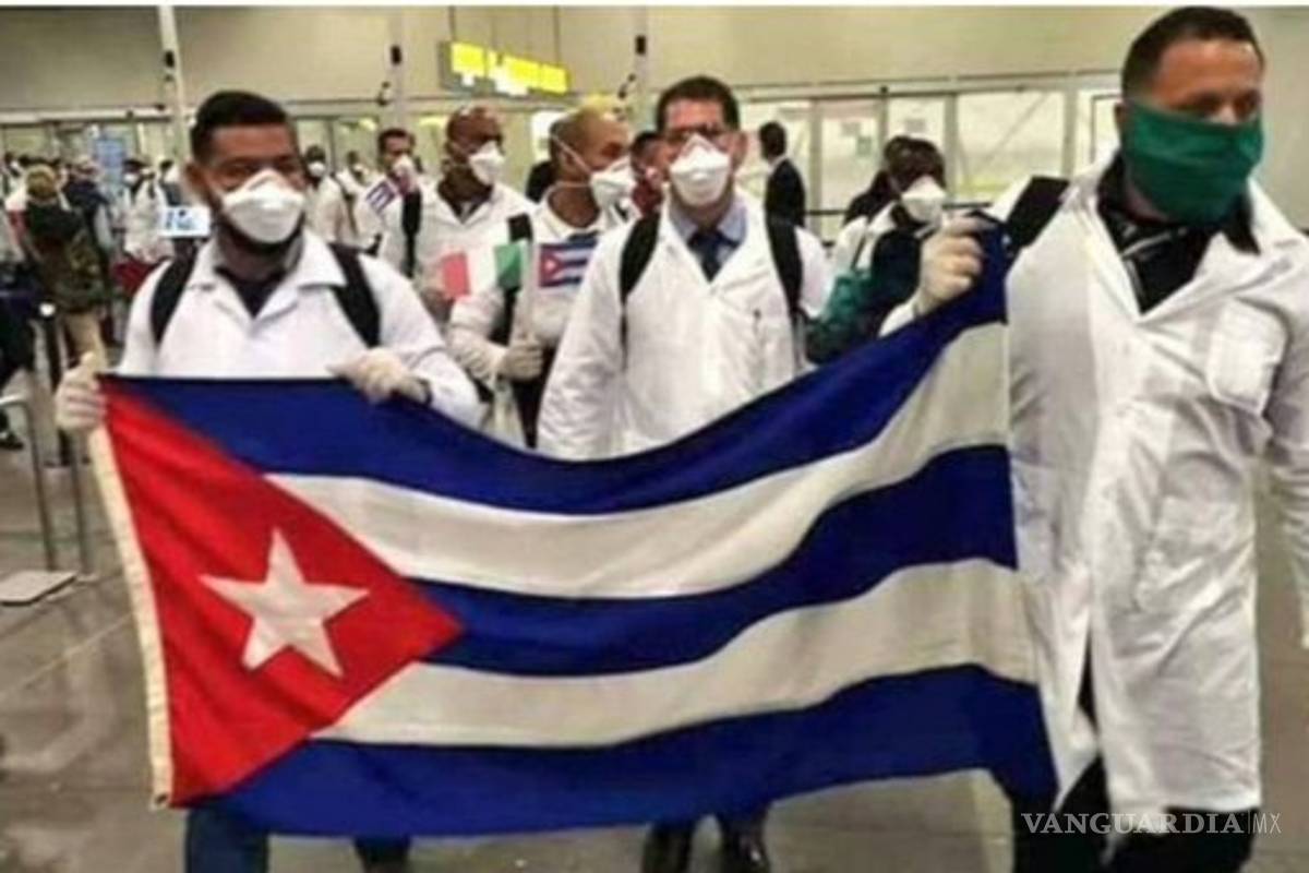 Se van médicos cubanos que apoyaron ante pandemia en México; cobraron $135 millones