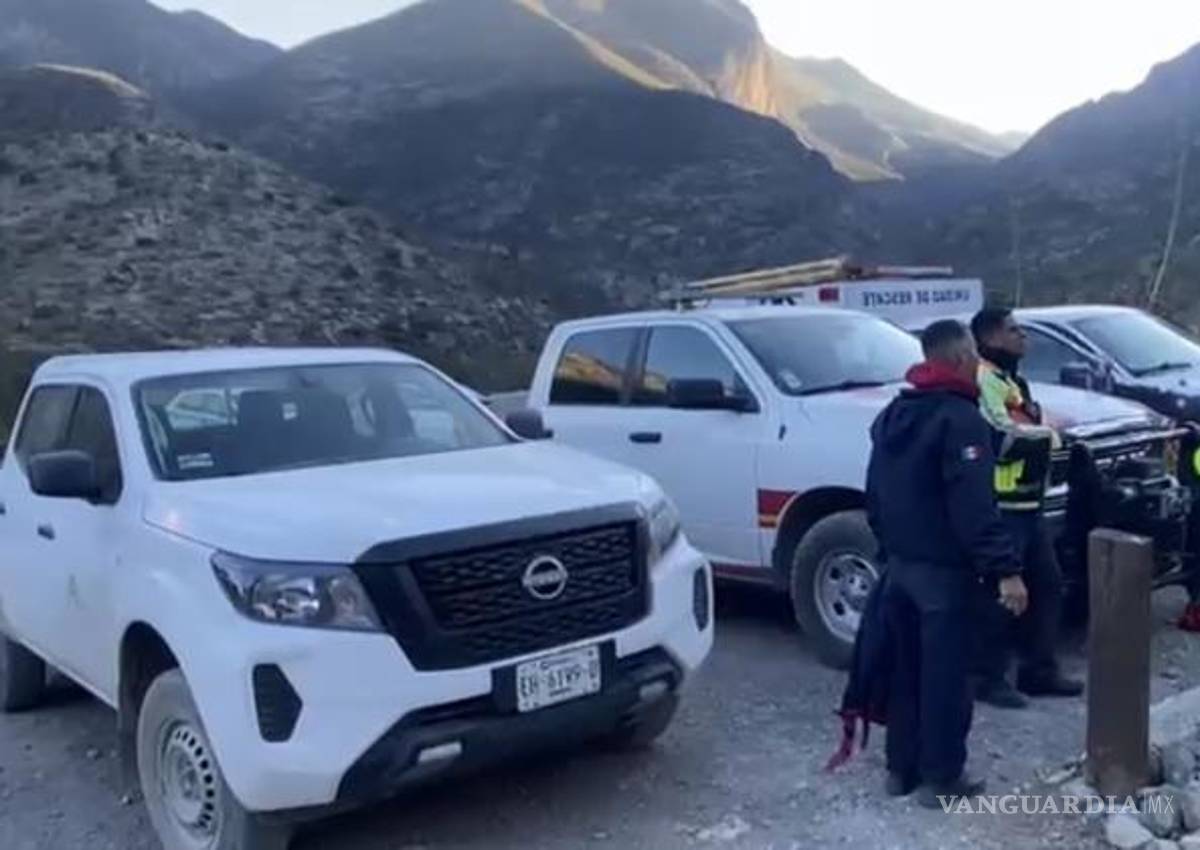 $!El rescate se complicó por la inclinación del terreno y la falta de luz durante la noche.