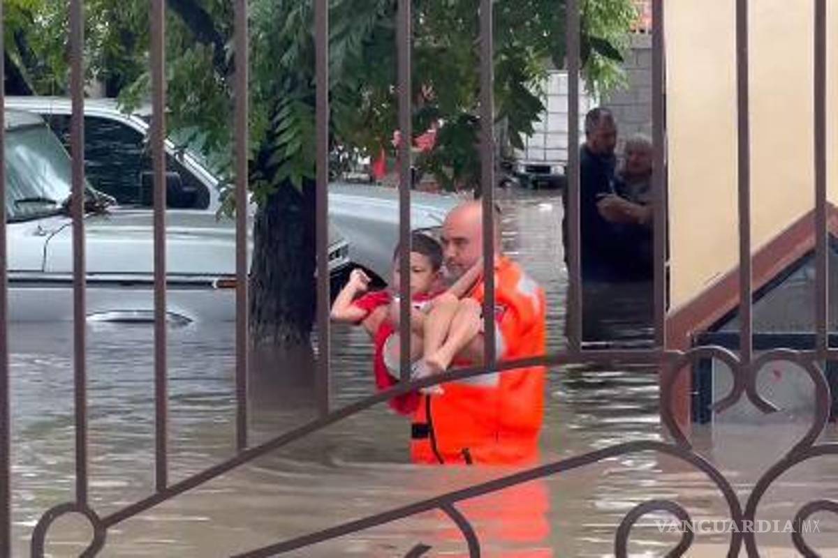 Rescata PC a menor de edad tras inundaciones en Múzquiz, Coahuila (video)