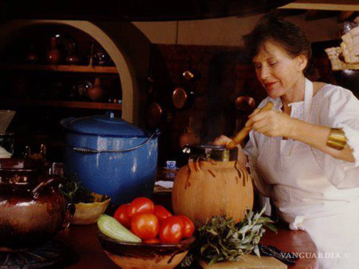 $!En casi una docena de libros de cocina, Diana plasmó sus esfuerzos por divulgar tradiciones culinarias casi desaparecidas