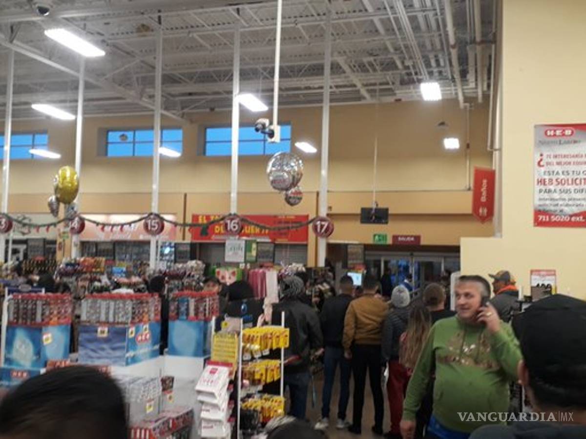 $!Reportan balaceras en Nuevo Laredo, Tamaulipas; ciudadanos quedan atrapados en centros comerciales