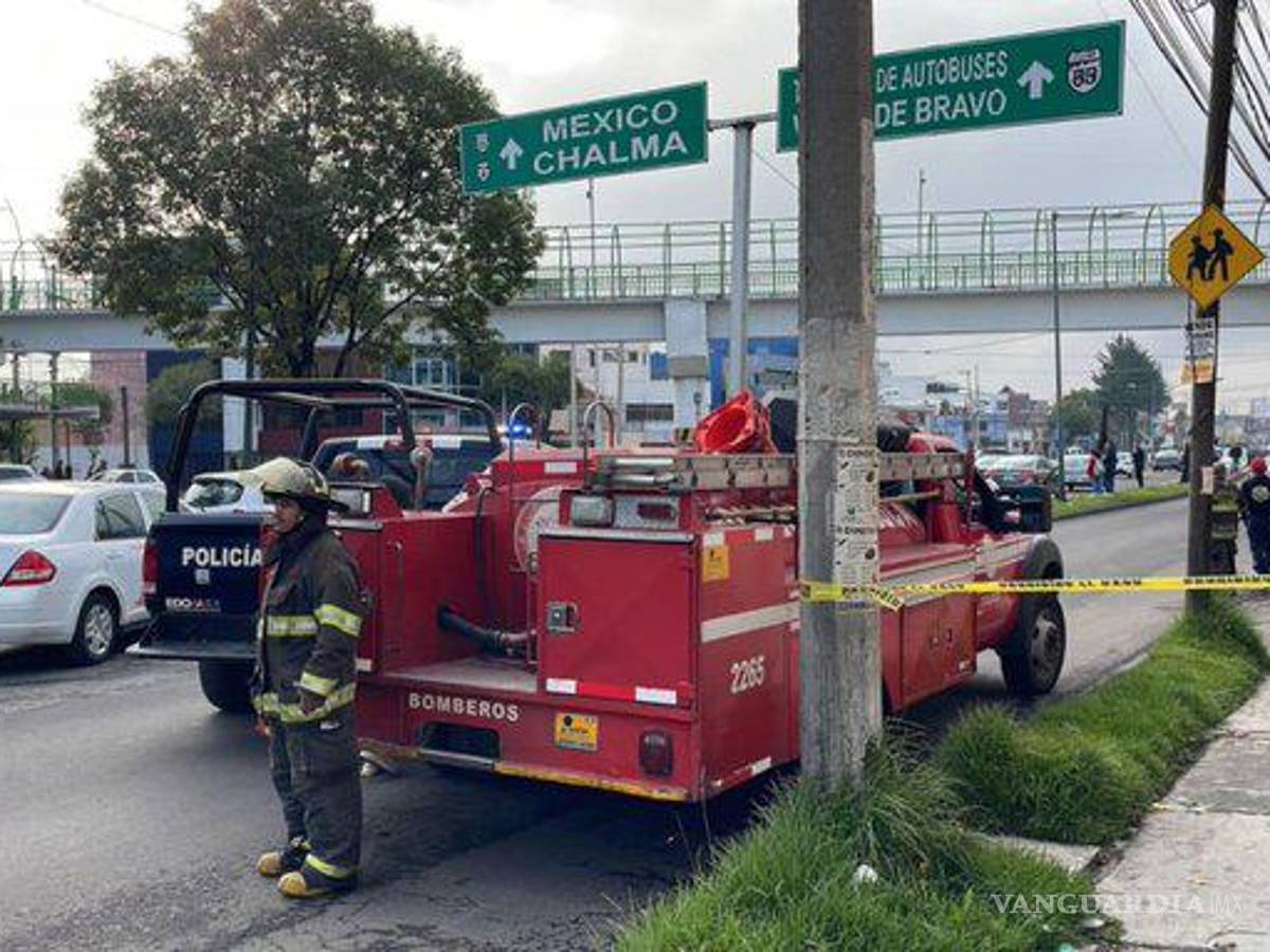 $!Cadáveres abandonados en Toluca; dejan uno colgado frente a la UAEM