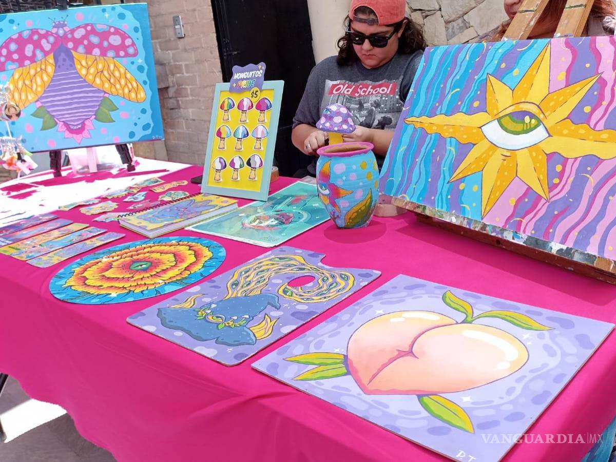 $!Artistas ofrecen sus trabajos.