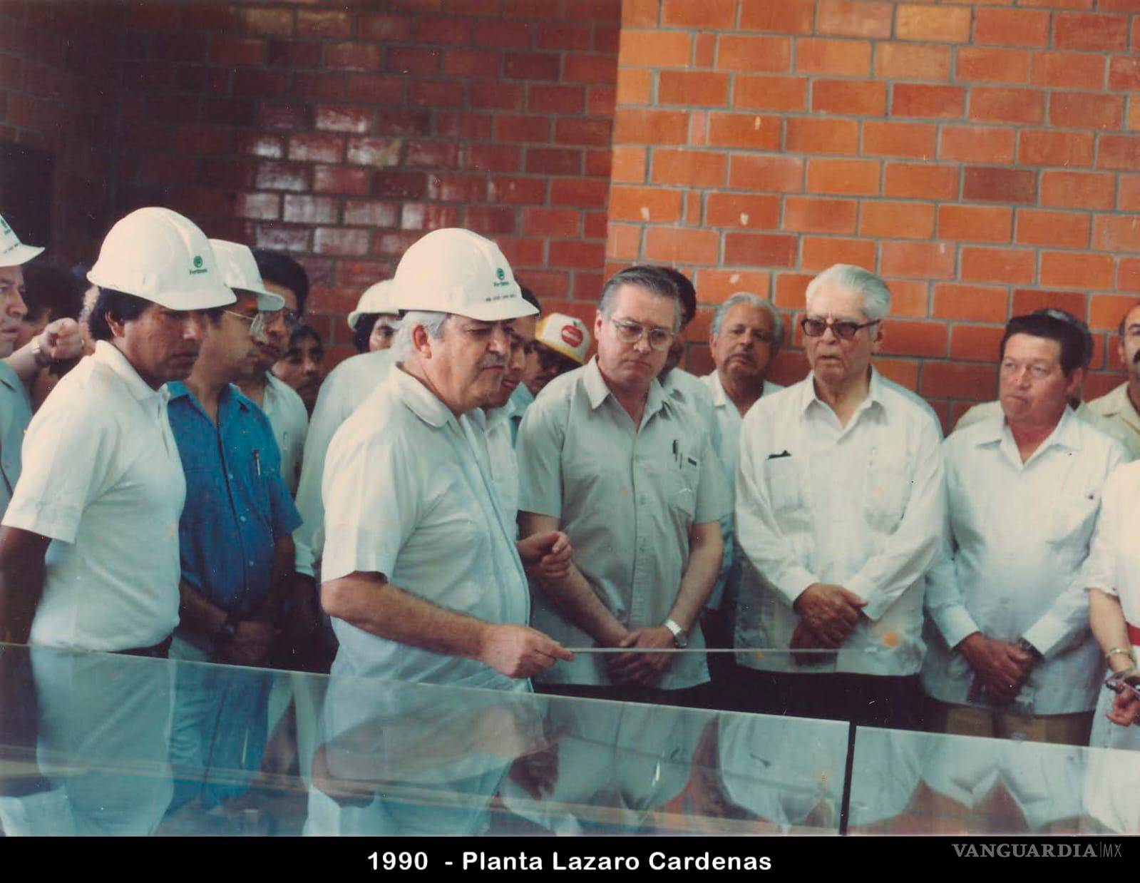 $!El ingeniero José Juan Cabello da a conocer procesos de la Siderúrgica Lázaro Cárdenas.