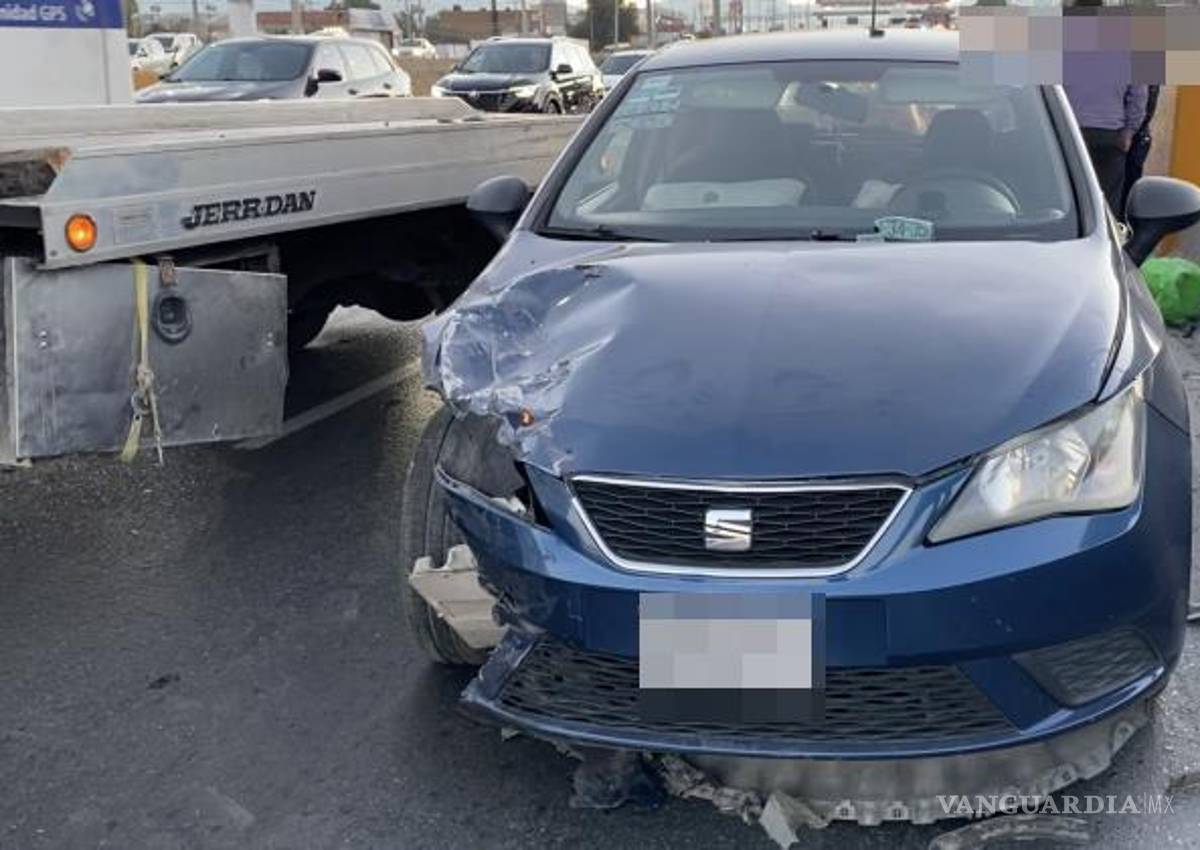 $!El Seat Ibiza se vio involucrado tras no poder frenar a tiempo después del primer choque.