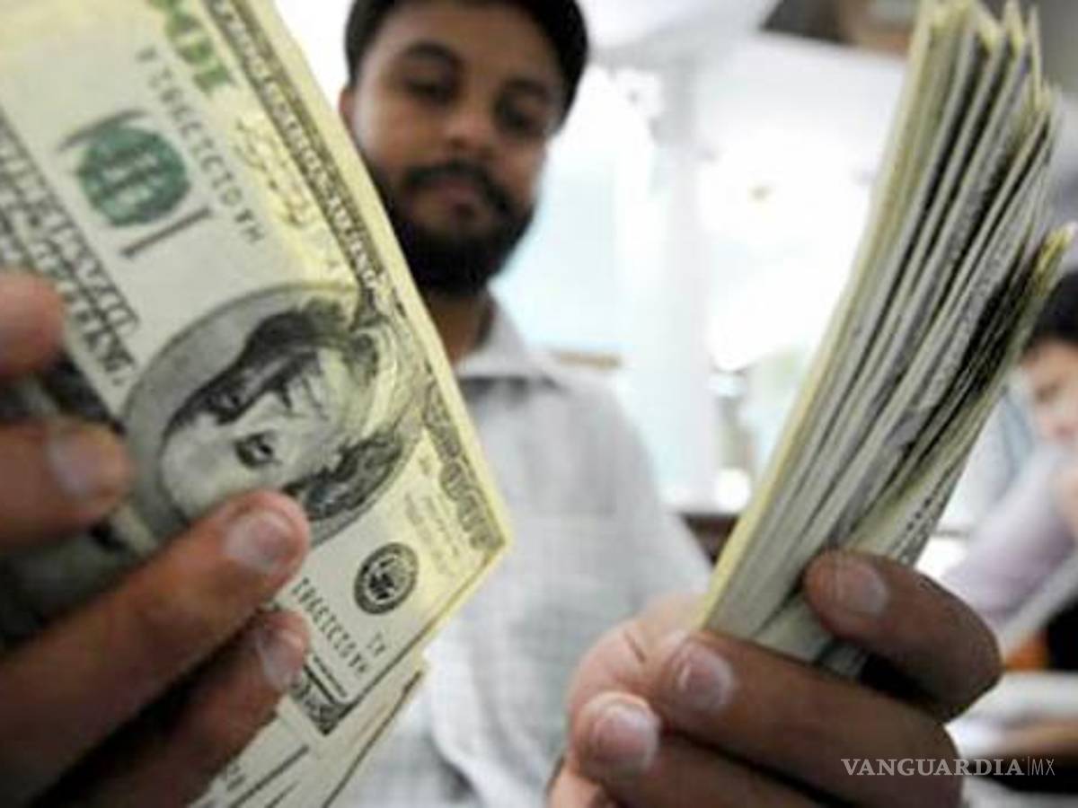 $!Los especialistas anticipan que este año podrán complicarse las remesas, ante una posible recesión en EU.