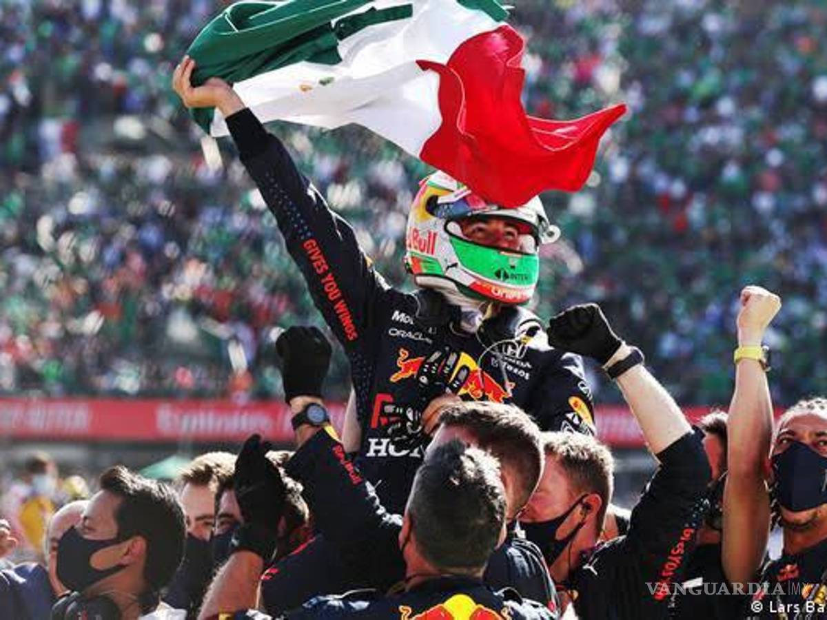 $!Max Verstappen se lleva el gran premio de México; ‘Checo’ Pérez sube al podio como tercero