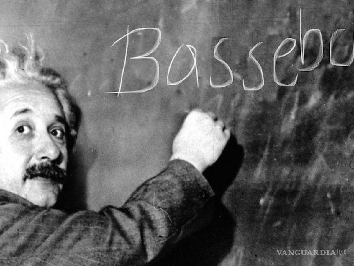 $!Albert Einstein en el Museo Franz Kafka, de Praga, República Checa.