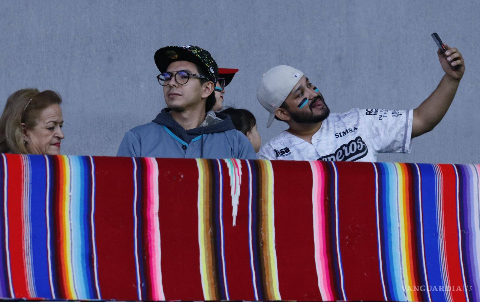 $!Los tradicionales colores del sarape siempre presentes en la Catedral del Beisbol de Coahuila.