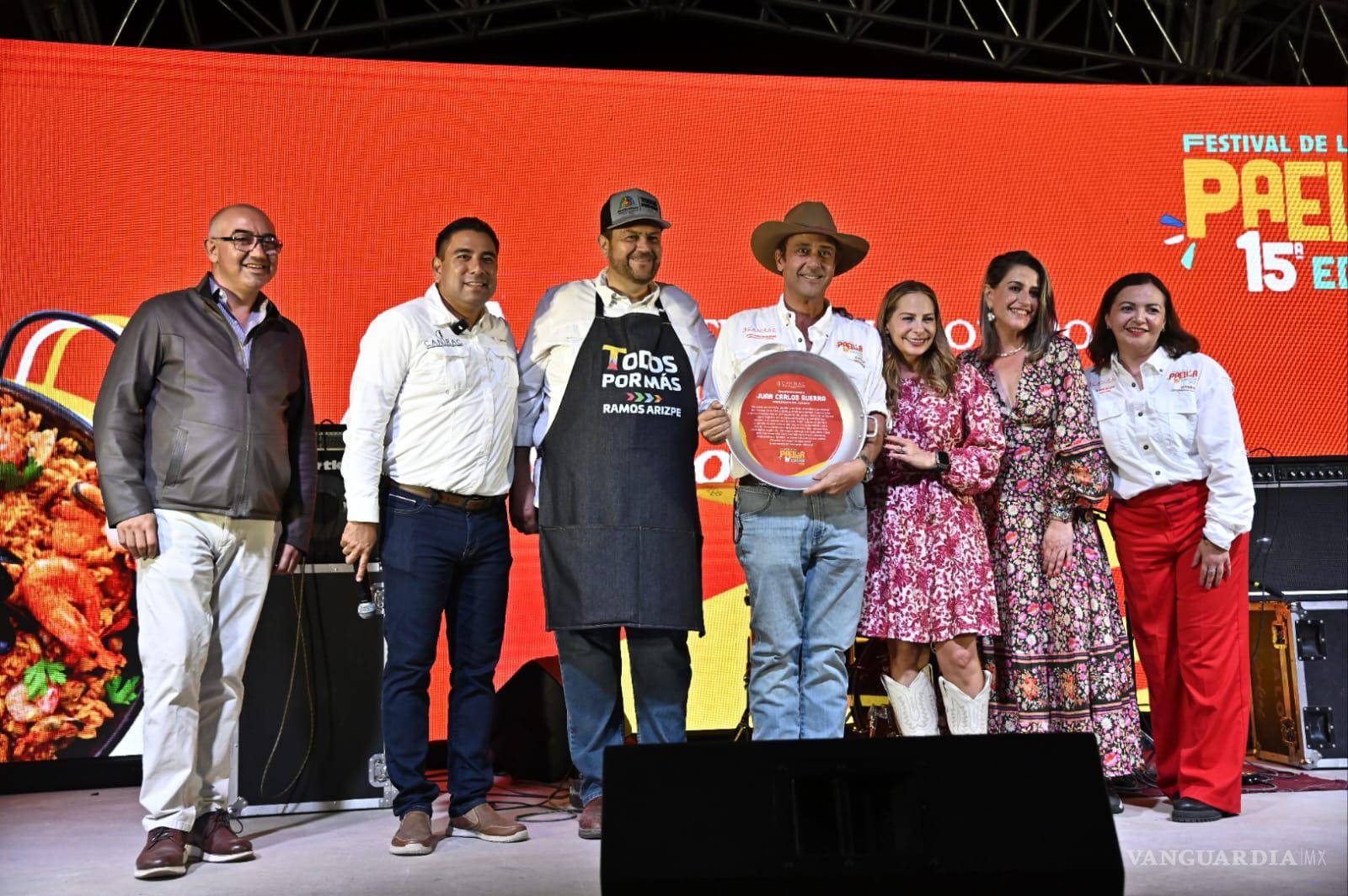 $!Entrega de reconocimiento especial a Juan Carlos Guerra.