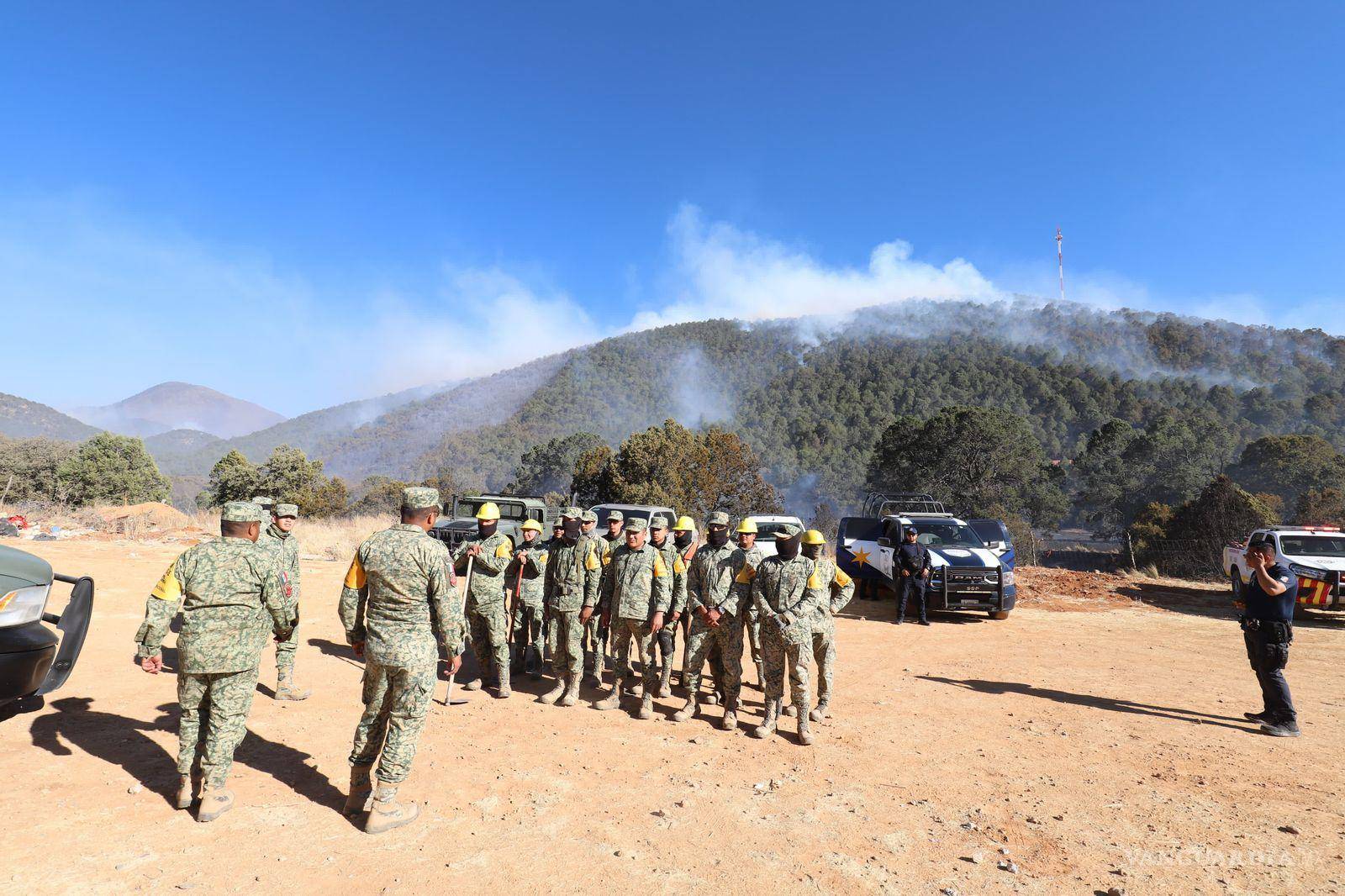 $!En las labores de combate participan 178 brigadistas, con el apoyo de tres helicópteros y bulldozer.