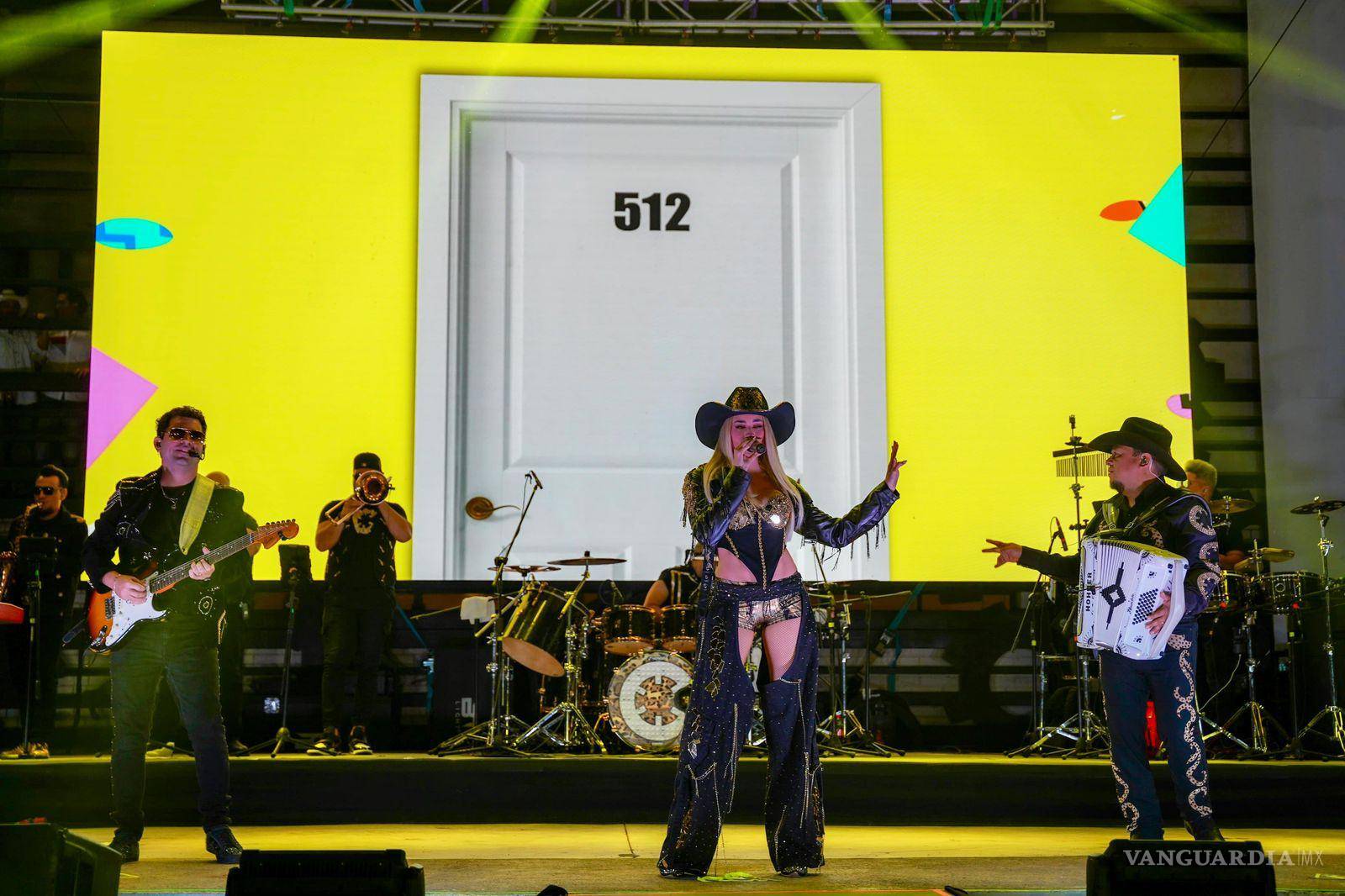 $!La Casetera reunió a miles de asistentes en la Alameda con un espectáculo lleno de energía.