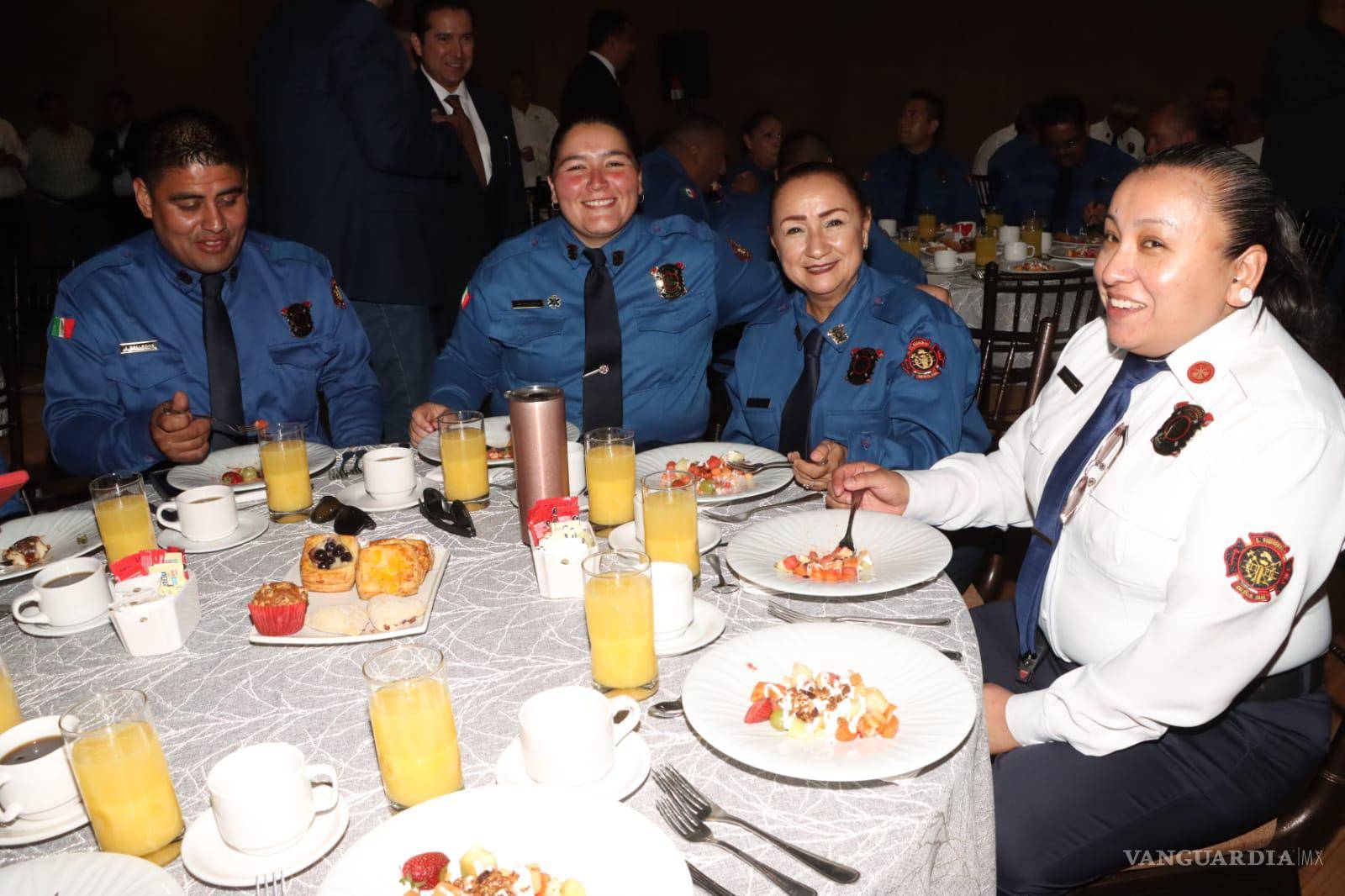 $!Momentos del desayuno celebrado en el salón del norte de Saltillo, donde se llevó a cabo la entrega del Galardón Tláloc.