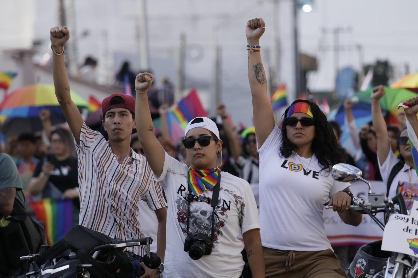 $!Comunidad LGBTTTIQ+ celebra y exige en las calles de Saltillo: ‘Todas las personas, todos los derechos’