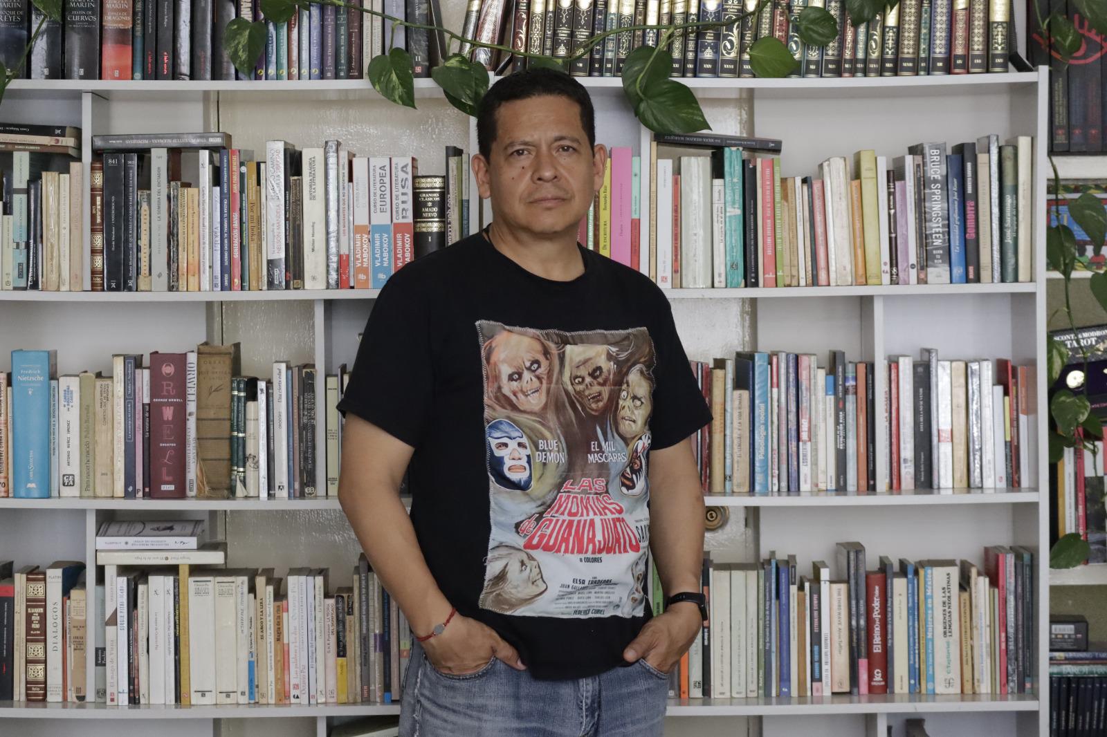 $!El escritor Julián Herbert, originario de Acapulco, Guerrero, reside en Saltillo desde hace 35 años.