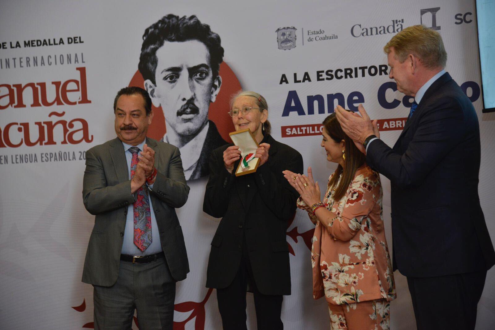 $!Anne Carson por fin recibió el Premio Internacional Manuel Acuña 2019, previo al inicio de la Feria Internacional del Libro Coahuila 2023.