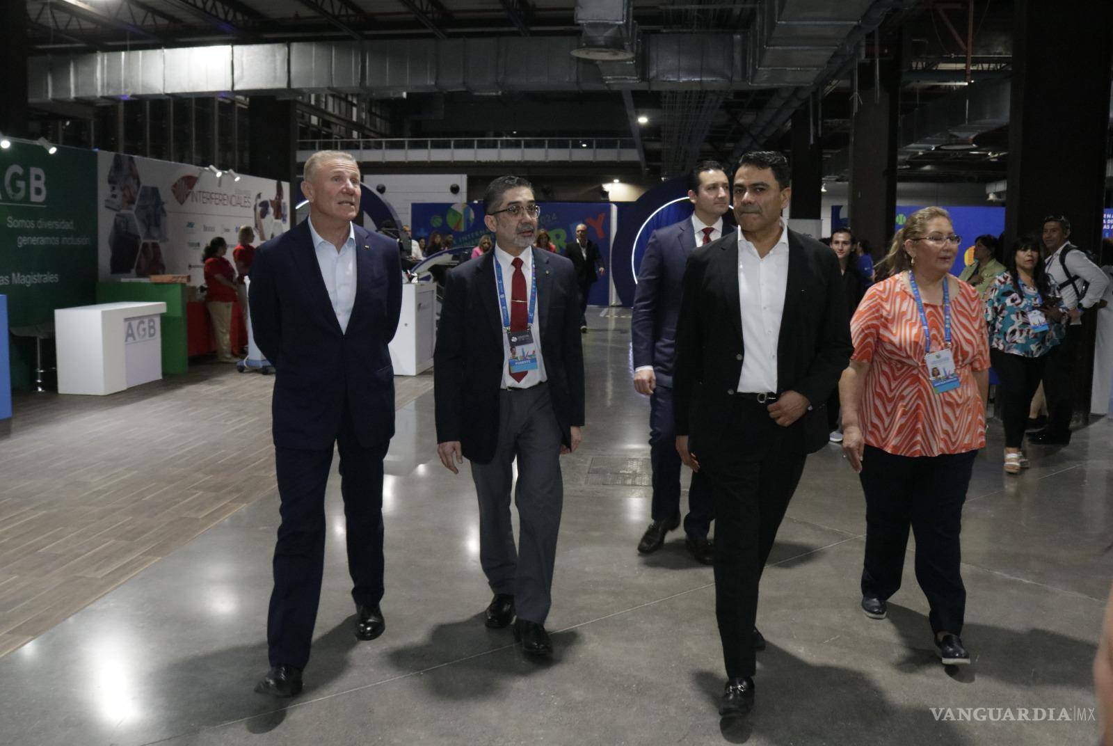 $!Raúl Carrillo, director de Medicina y Ciencias Aplicadas al Deporte de la Comisión Nacional de Cultura Física y Deporte, encabezó el evento desde Parque Fundidora.