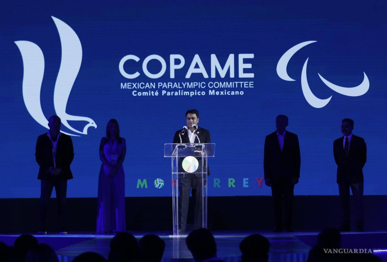 $!Raúl Carrillo, director de Medicina y Ciencias Aplicadas al Deporte de la Comisión Nacional de Cultura Física y Deporte, encabezó el evento desde Parque Fundidora.