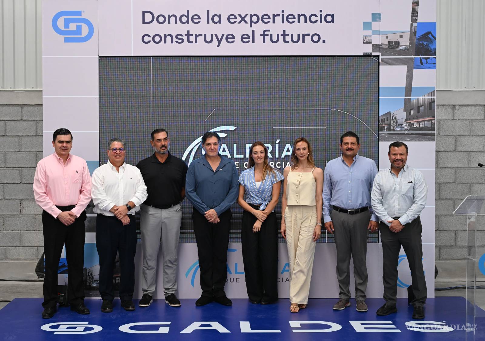 $!Accionistas, directivos e invitados especiales participaron en la inauguración oficial de Galería Parque Comercial, al norte de Saltillo.
