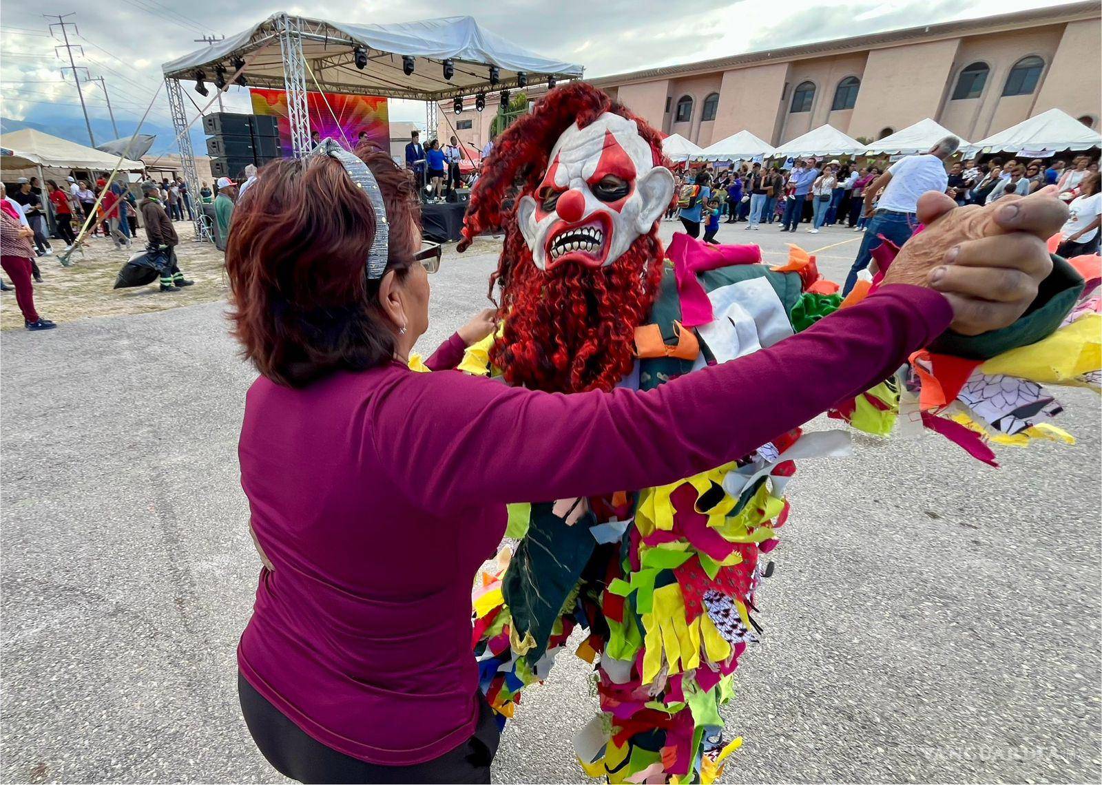 $!Los asistentes también tuvieron la oportunidad de participar en rifas y loterías, contribuyendo a la recaudación de fondos para el Seminario Diocesano.