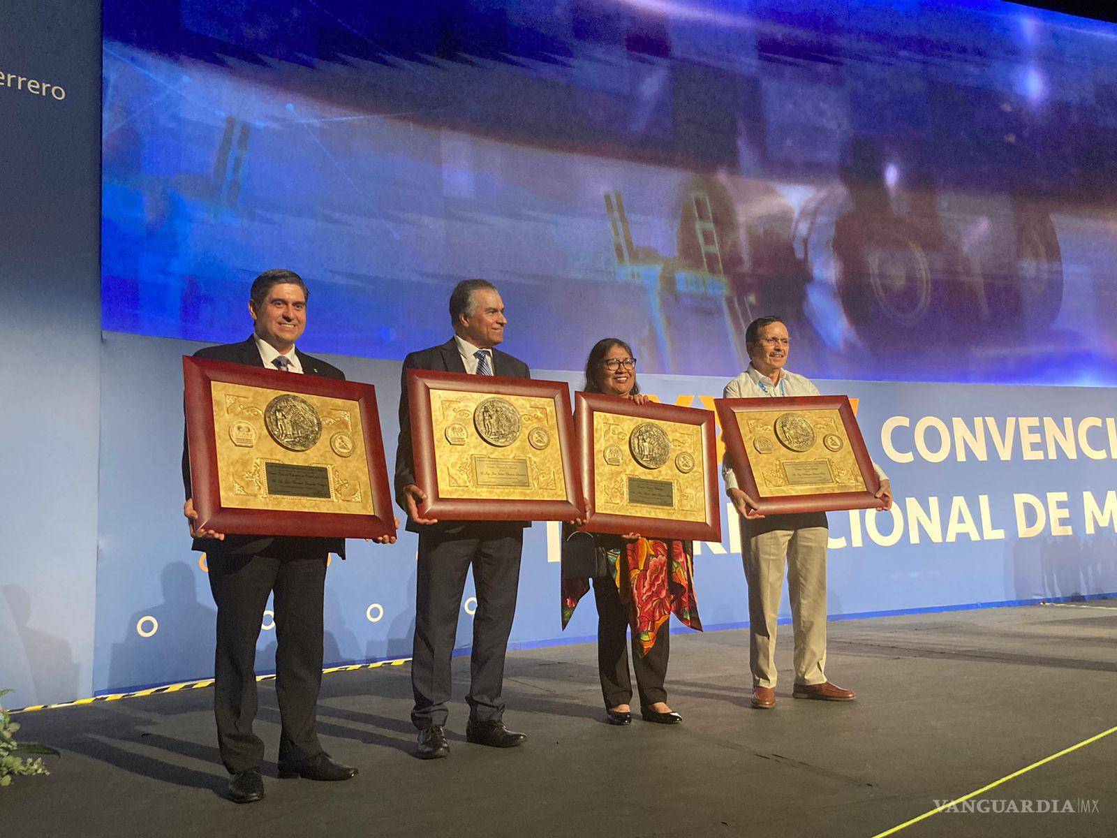 $!Esa noche el Doctor Luis Fernando Camacho Ortegón se encontraba en el hotel Palacio Mundo Imperial para recibir el Premio Nacional de Educación en Ciencias de la Tierra.