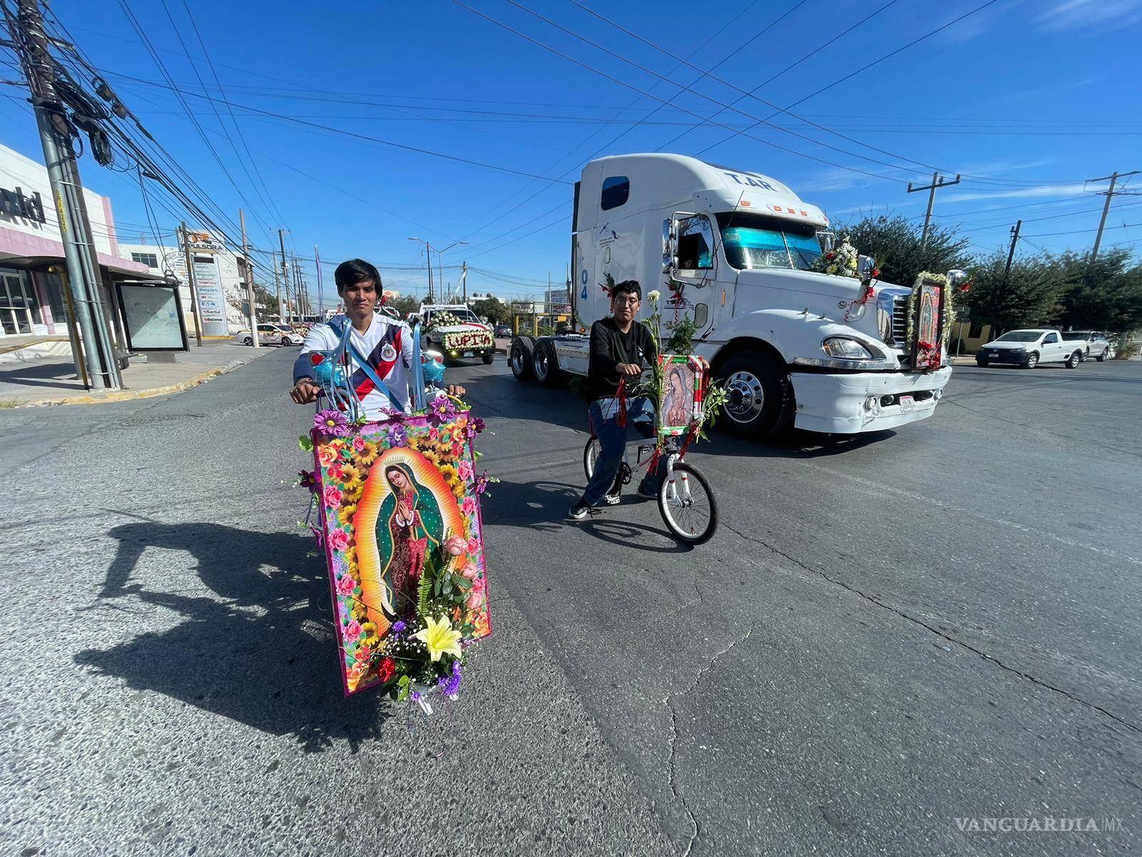 $!La fe no tiene fronteras; varios jóvenes adornaron sus bicicletas y en ellas se dirigieron al Santuario.