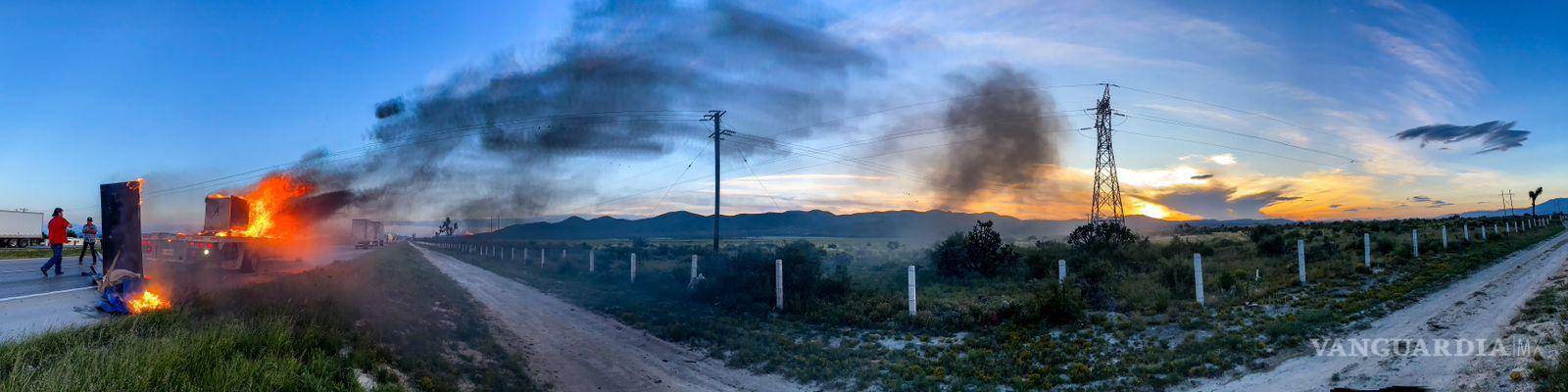 Dos incendios de vehículos bloquean la Carretera 57