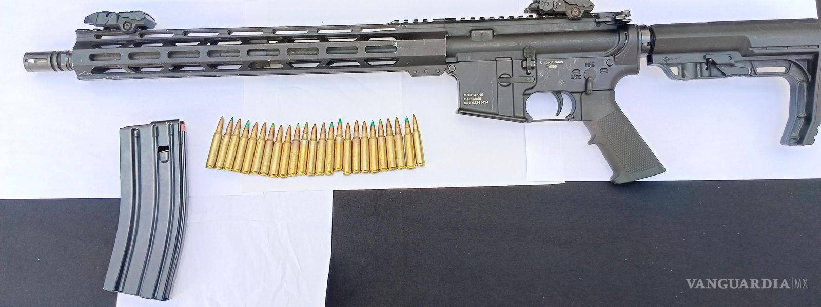 Detienen a cuatro, entre ellos un menor, en posesión de drogas y un arma larga, en Nuevo León