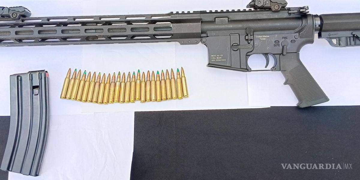 Detienen a cuatro, entre ellos un menor, en posesión de drogas y un arma larga, en Nuevo León