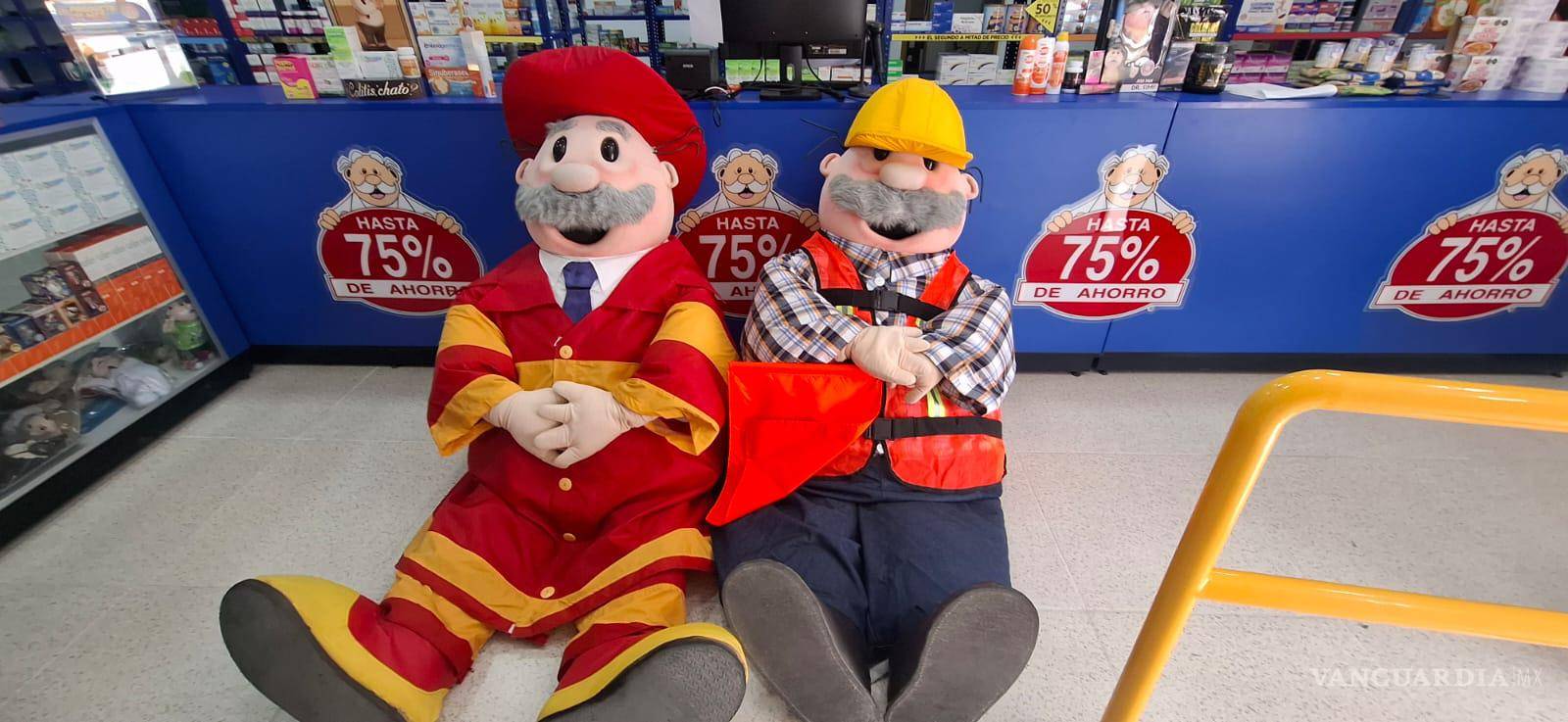 $!La botarga del Dr. Simi puede alcanzar temperaturas de hasta 49 grados centígrados en su interior, relató el estudiante.