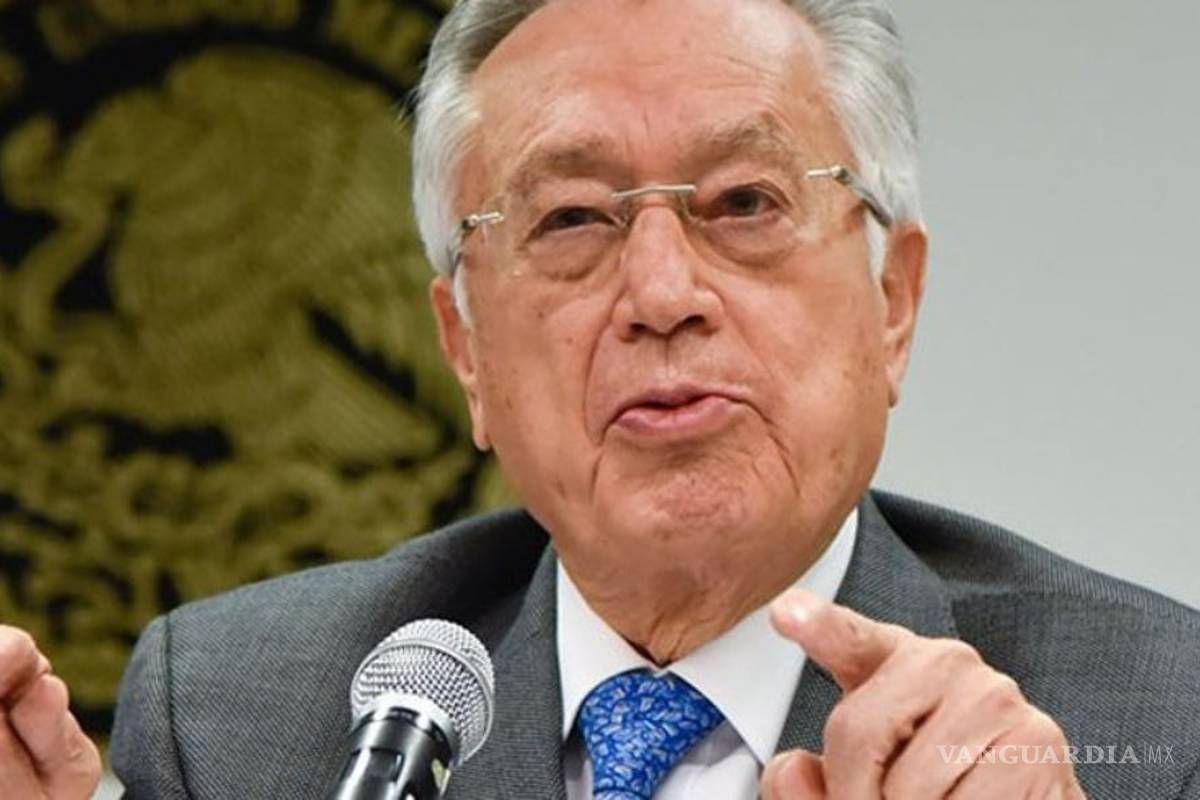 Xóchitl Gálvez presenta denuncia para investigar bienes de Manuel Bartlett, titular de CFE