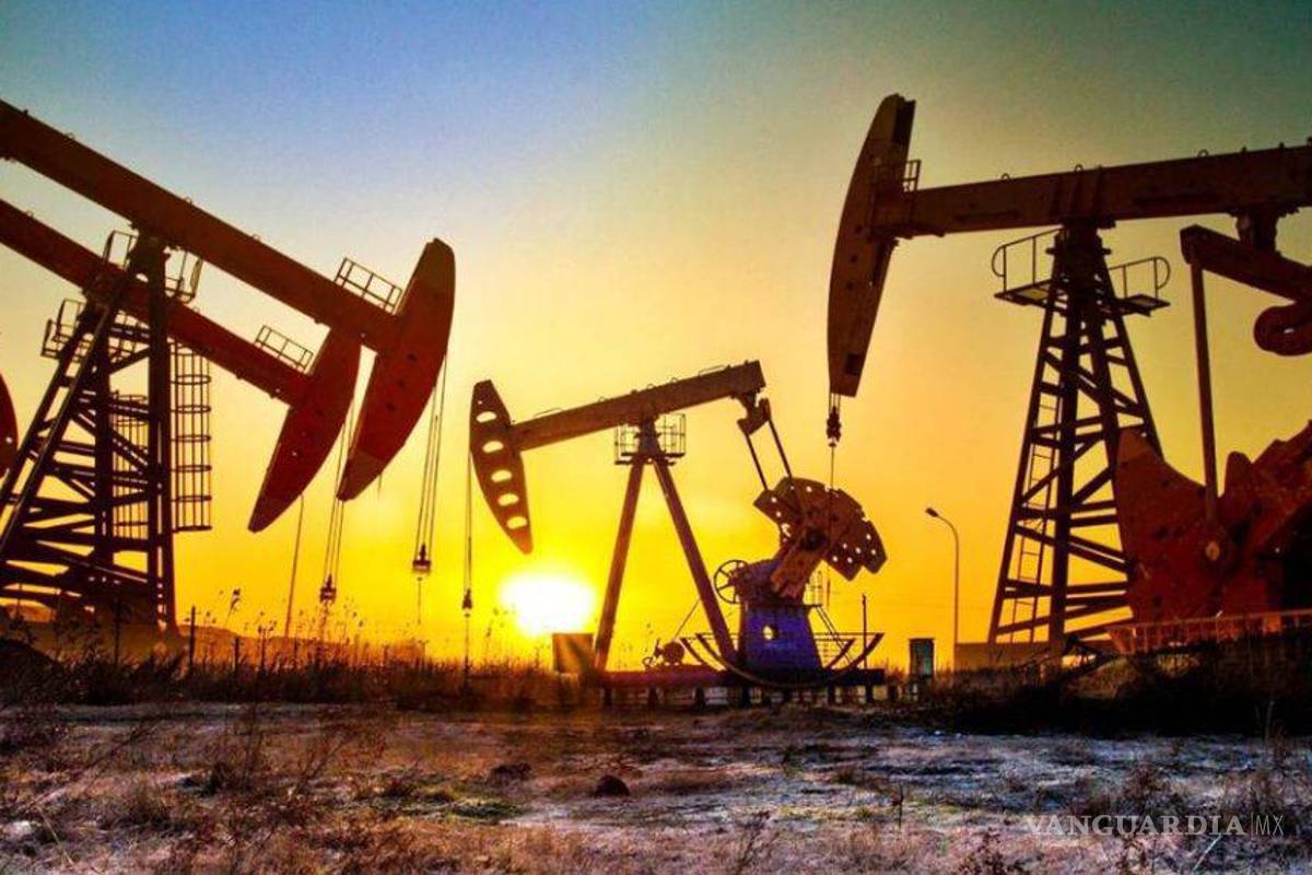 Petróleo supera los 58 dólares impulsado por riesgos de suministro