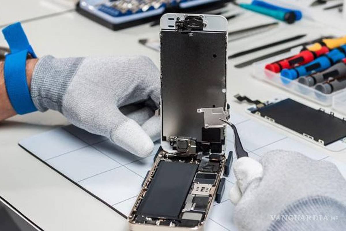 &quot;Dile a mi mujer que no se puede reparar&quot;, infiel trató de evitar que arreglaran su celular