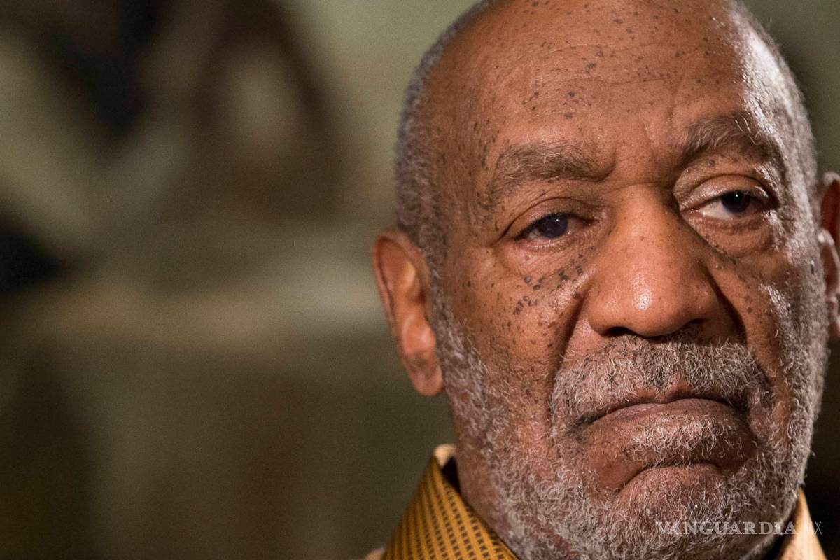 Mujer demanda a Bill Cosby por difamación y abuso