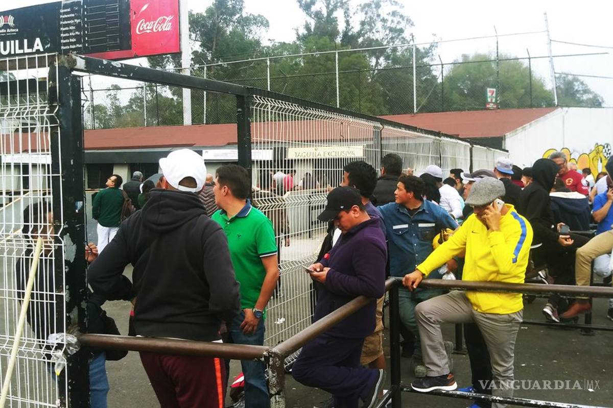 Caos y violencia en las taquillas del Azteca para boletos de la final