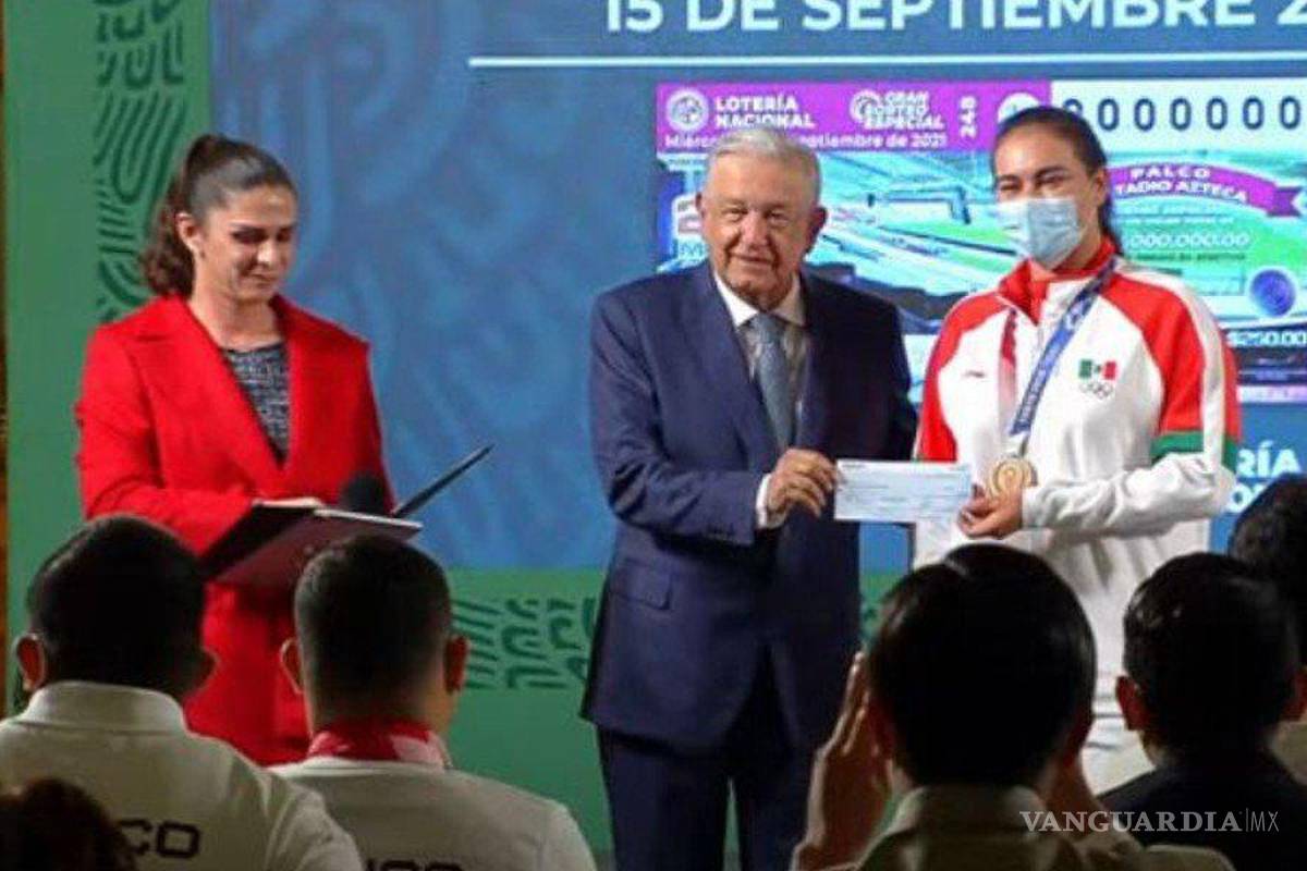 Entrega AMLO y Ana Guevara más de 783 mdp en estímulos a atletas olímpicos