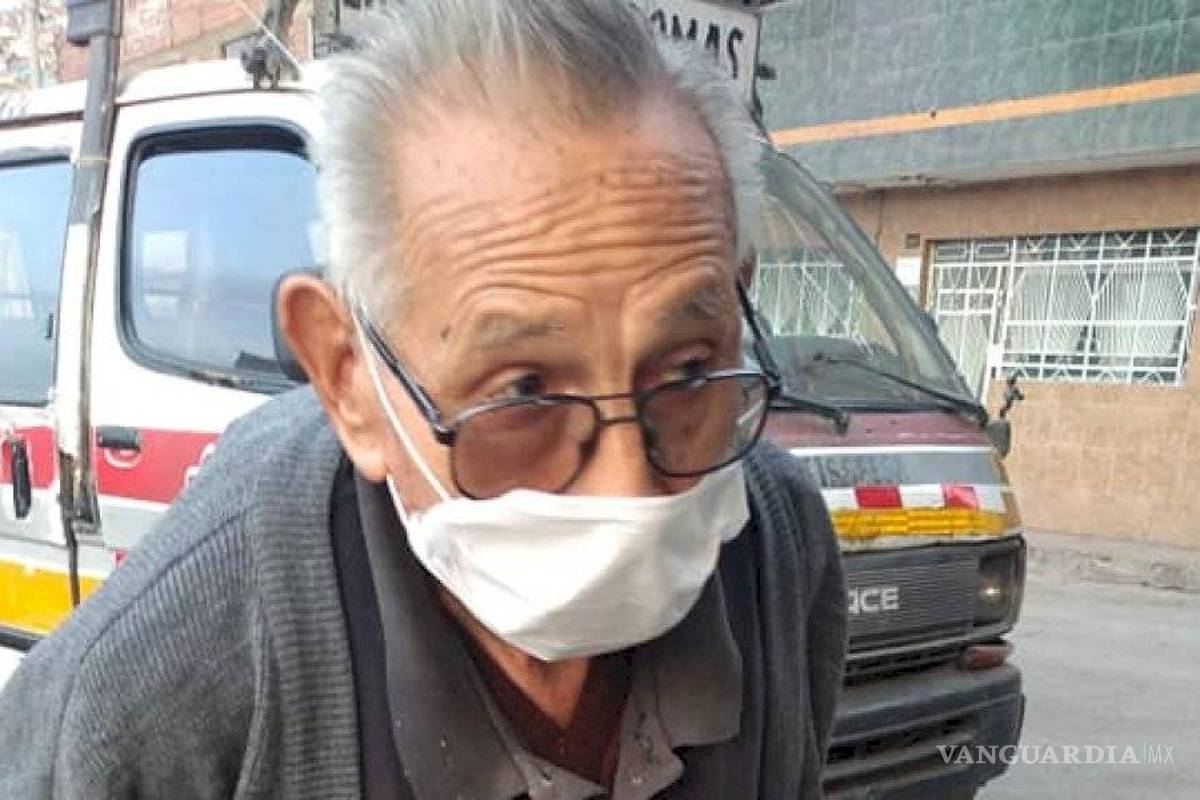 Anciano recorre las calles buscando a su perro