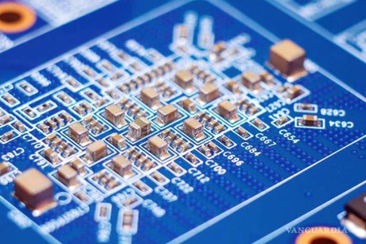 China cumple amenaza y restringe exportación de metales clave para semiconductores