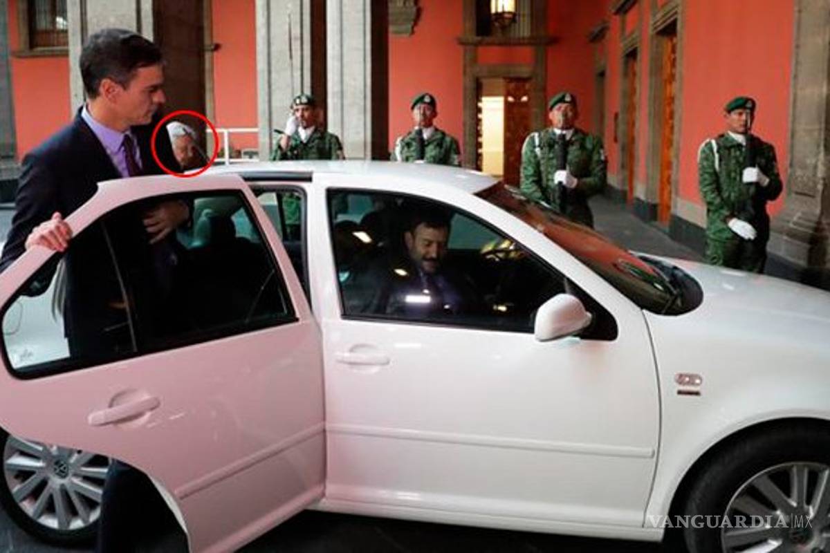 AMLO le da 'aventón' a Pedro Sánchez en su Jetta