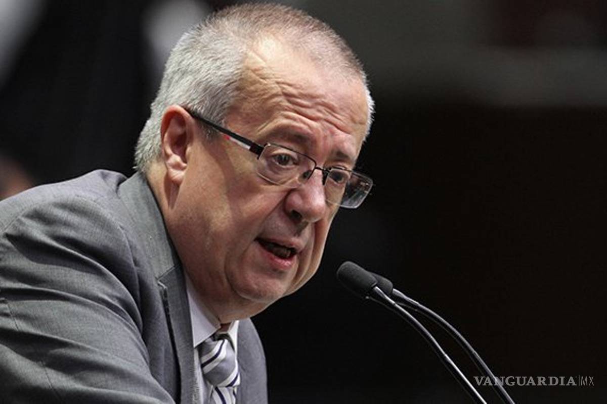 Urzúa propone pagar a los abuelos que cuiden a nietos