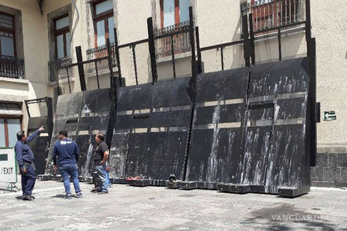 Sellan puertas de Palacio Nacional por marchas del 2 de octubre